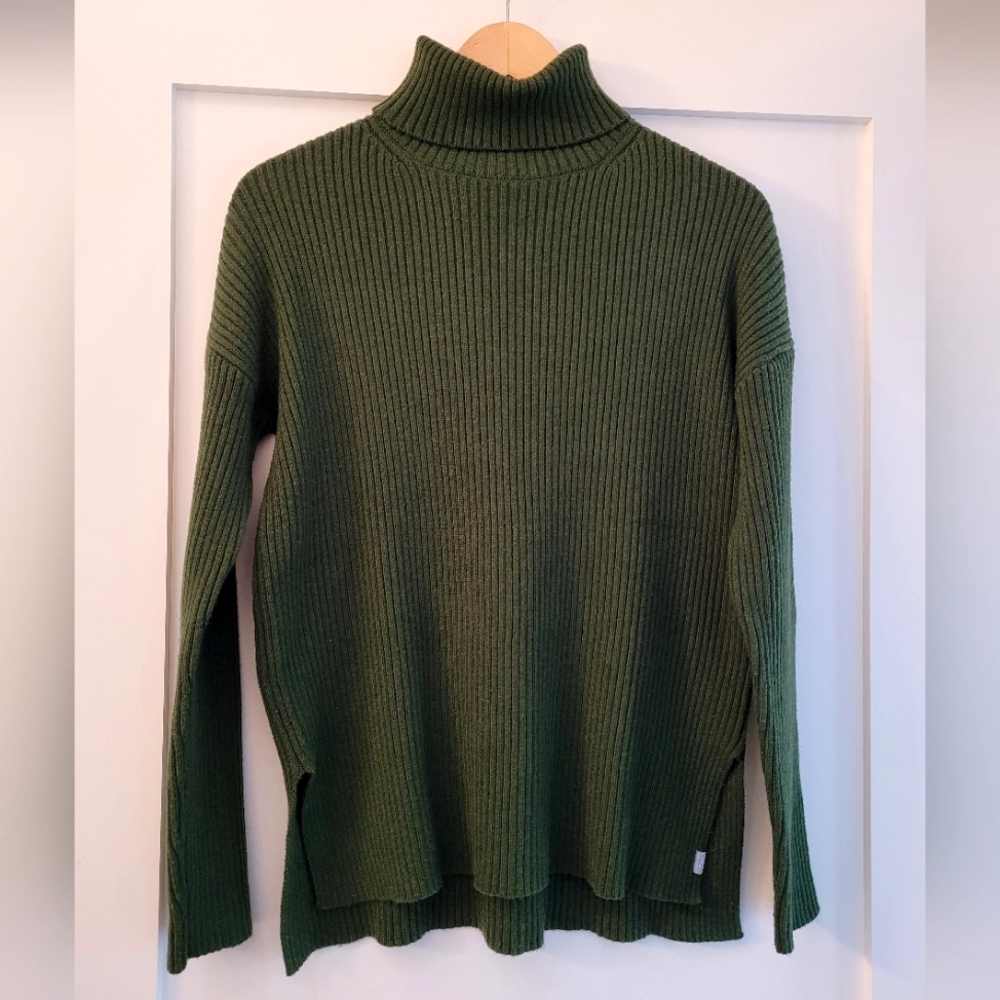 FWD Vibrant Sweater